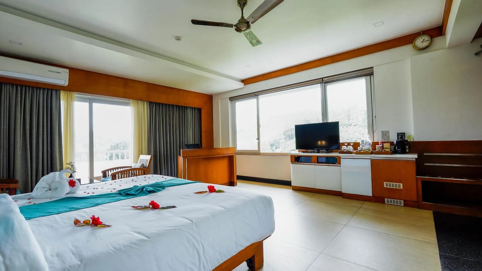 Chandys Windy Woods Munnar Resort